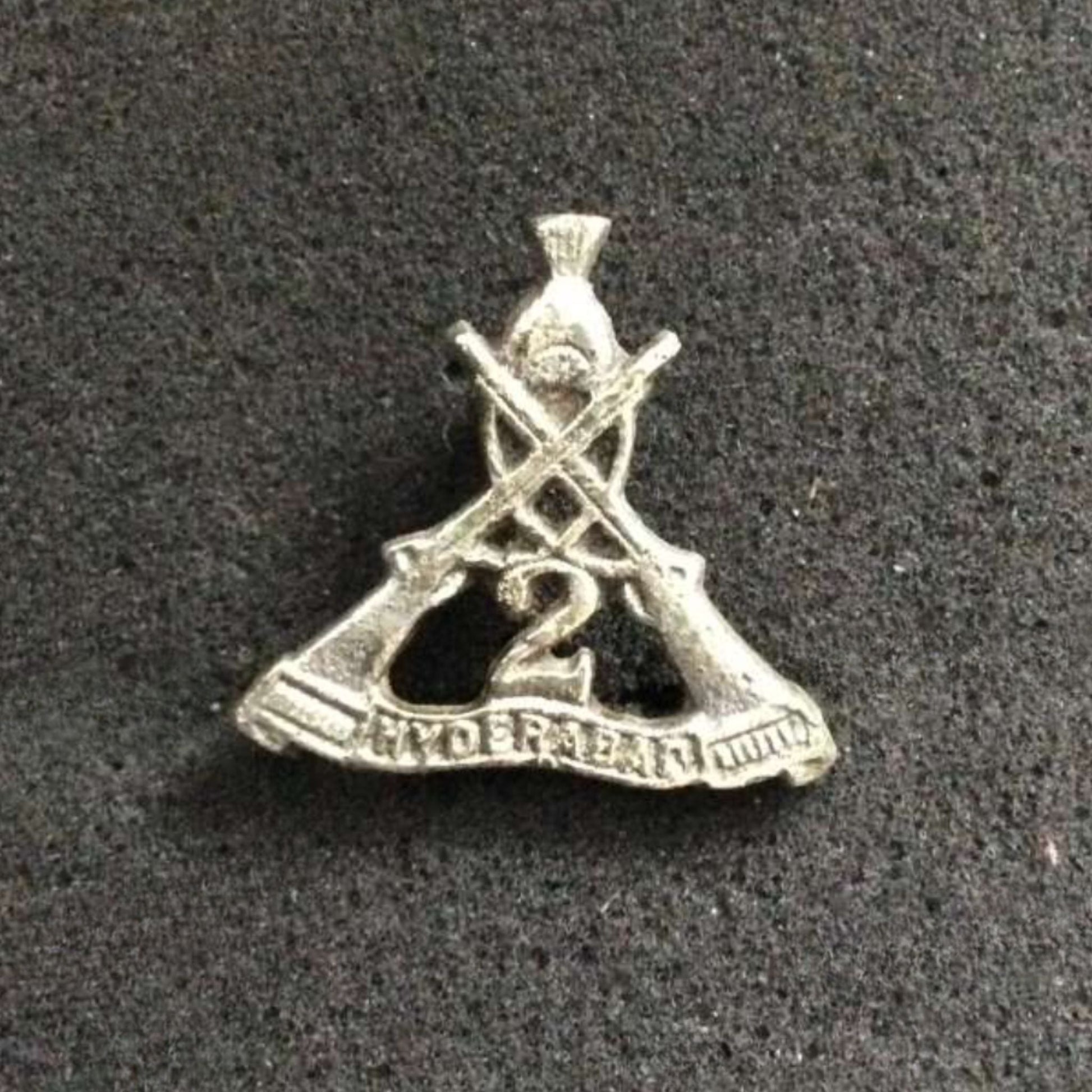 Gradia Militaria -  2nd Hyderabad Rifles / Regiment Cap Badge