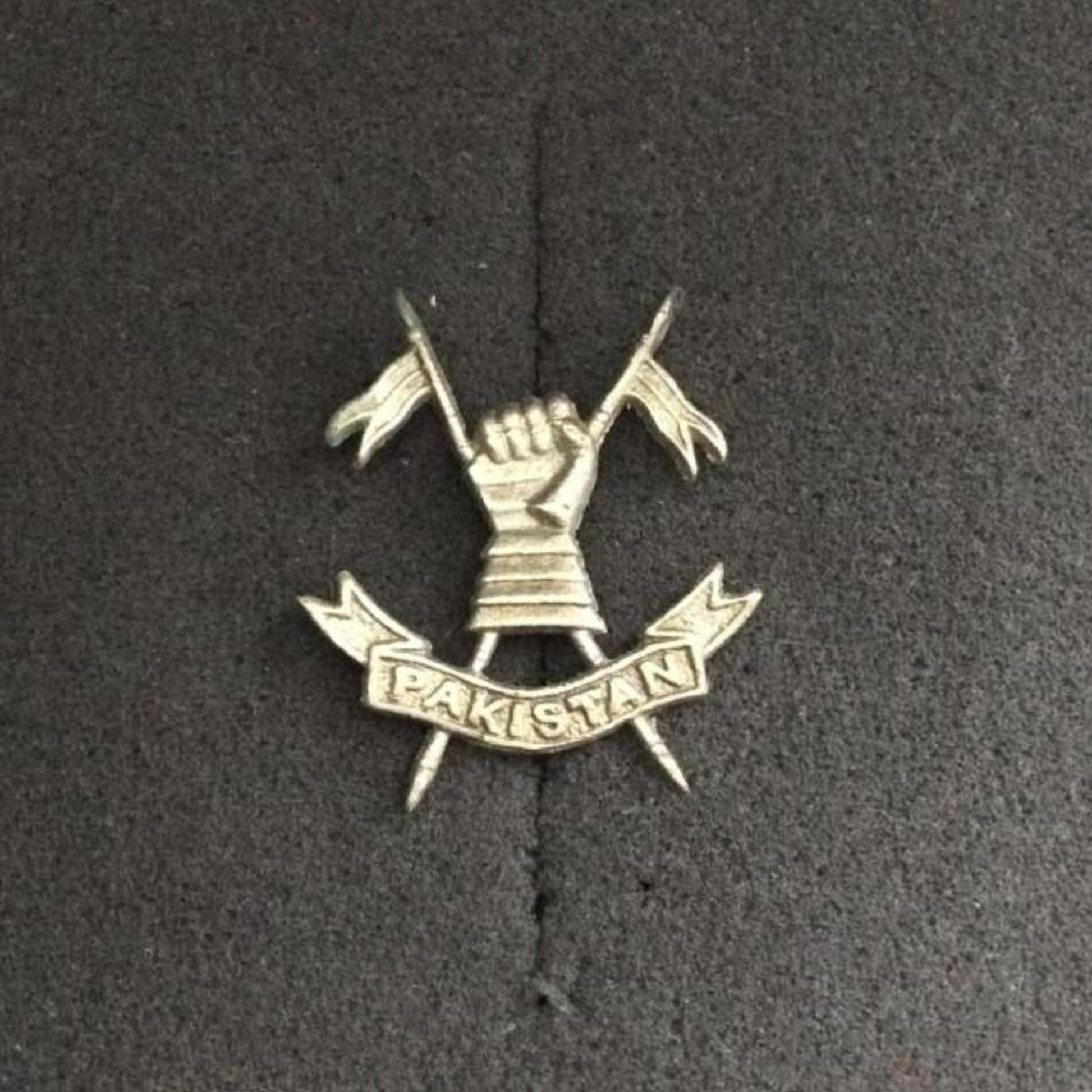 Gradia Militaria -  Pakistan Armoured Regiment Cap Badge