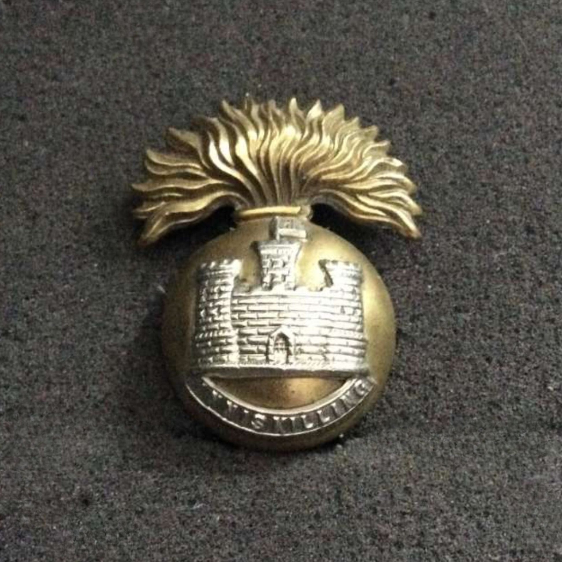 Gradia Militaria -  WWI Royal Inniskilling Fusiliers Cap Badge