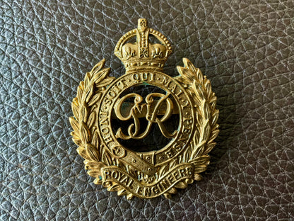 WW2 Royal Engineers officers gilt cap badge.