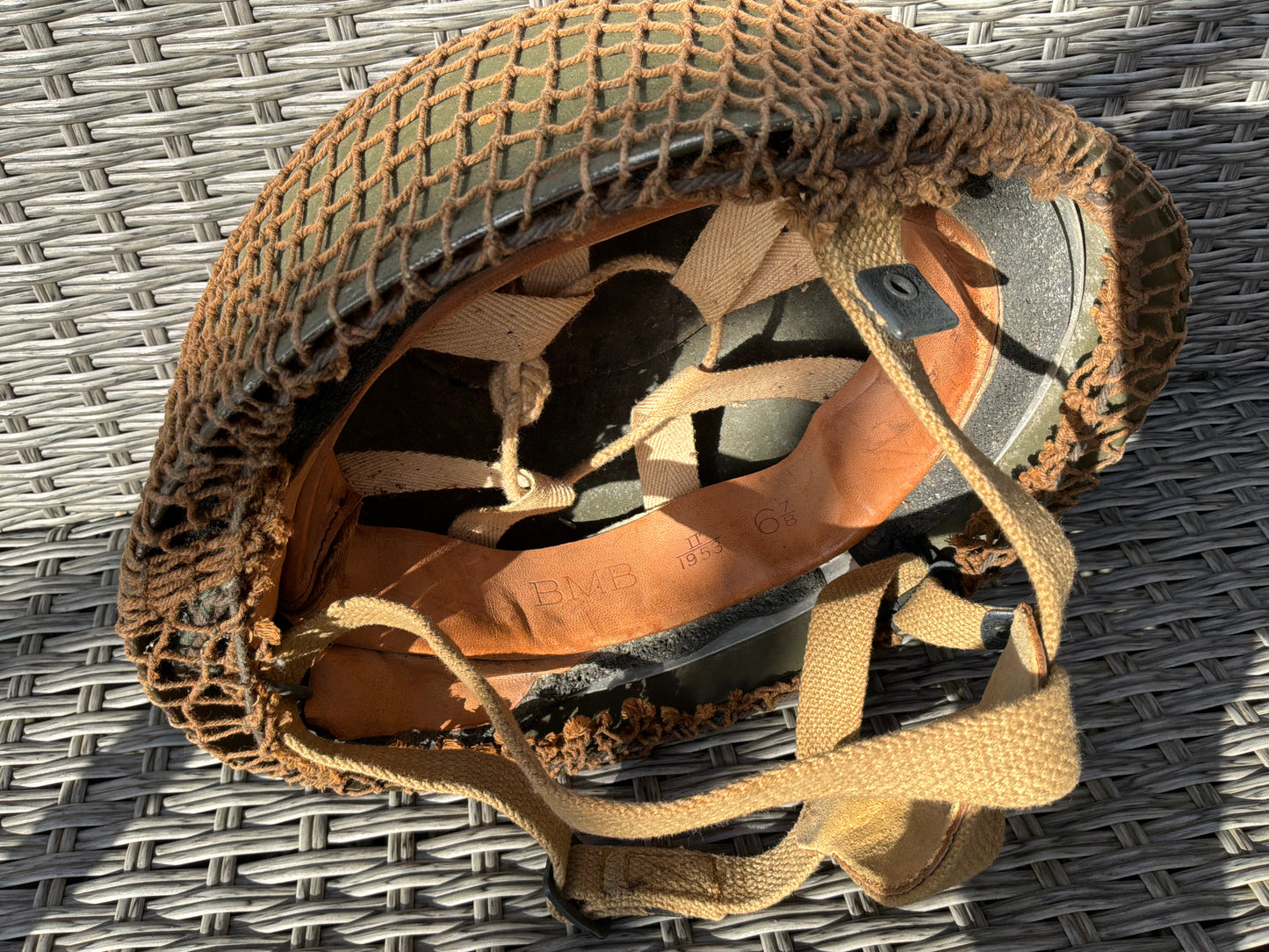 British HSAT Mk II paratrooper helmet - BMB 1953, size 6⅞, with net