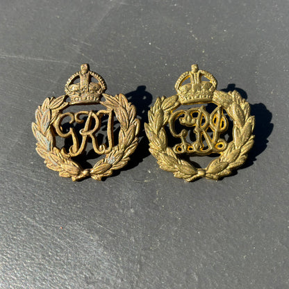 WW2 Indian army general service brass collar badge.