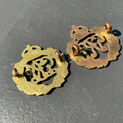 WW2 Indian army general service brass collar badge.