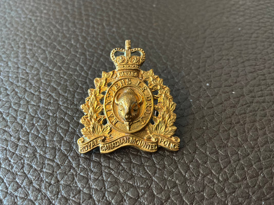 Q/C Royal Canadian Mounted Police brass collar badge.