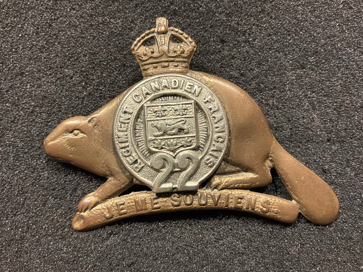 WW2 22nd Regiment Canadien Francais cap badge.
