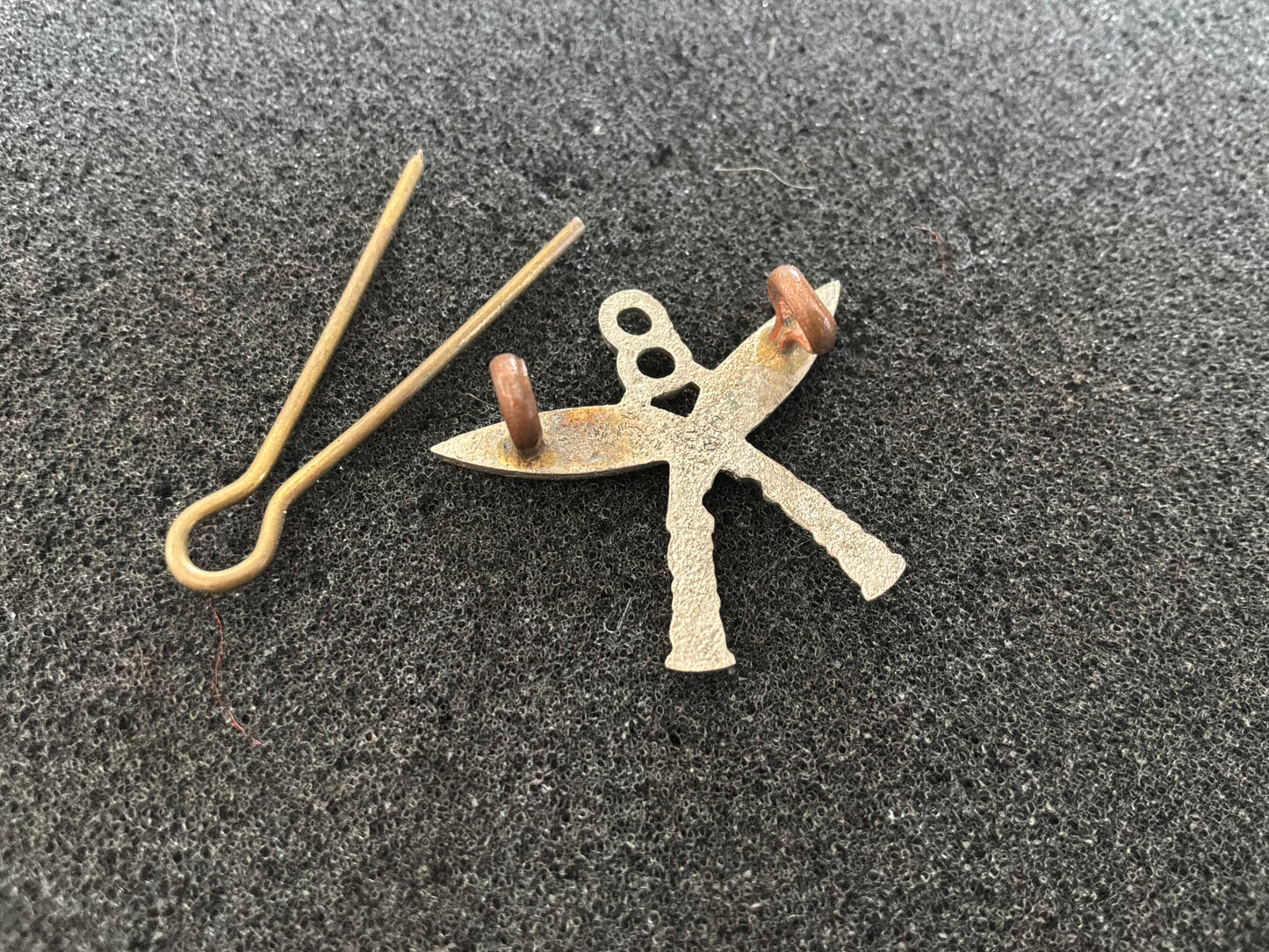 WW2 era 8th Gurkha Rifles cap badge