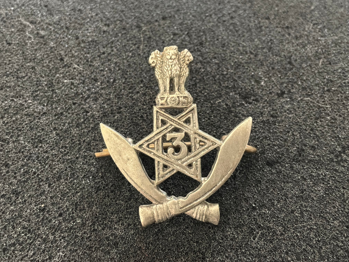 Indian Army 3rd Gurkha Rifles cap badge.