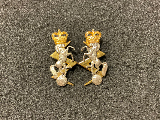 Post 1952 Officers R.E.M.E silver & gilt collar badges.