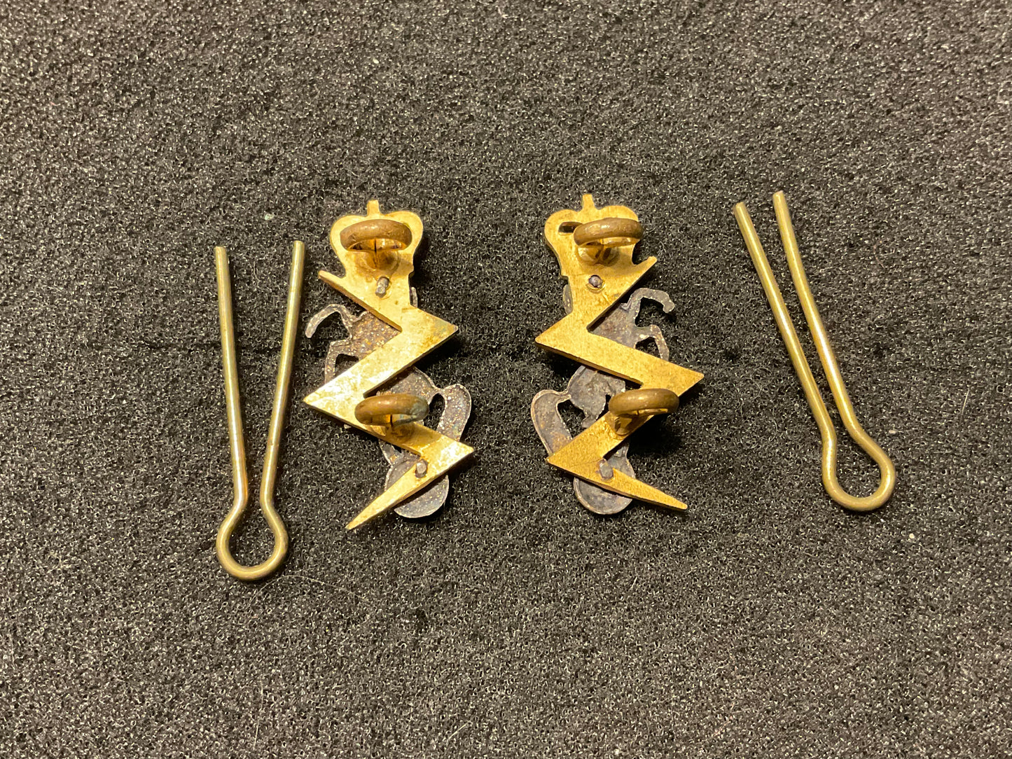 Post 1952 Officers R.E.M.E silver & gilt collar badges.