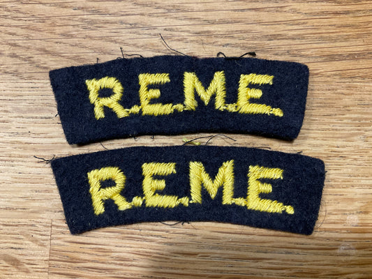 R.E.M.E cloth shoulder titles