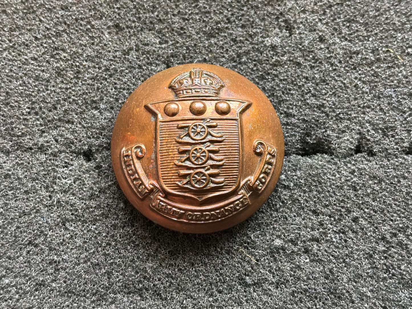 WW1 Indian Army Ordnance Corps (1903-22) button.