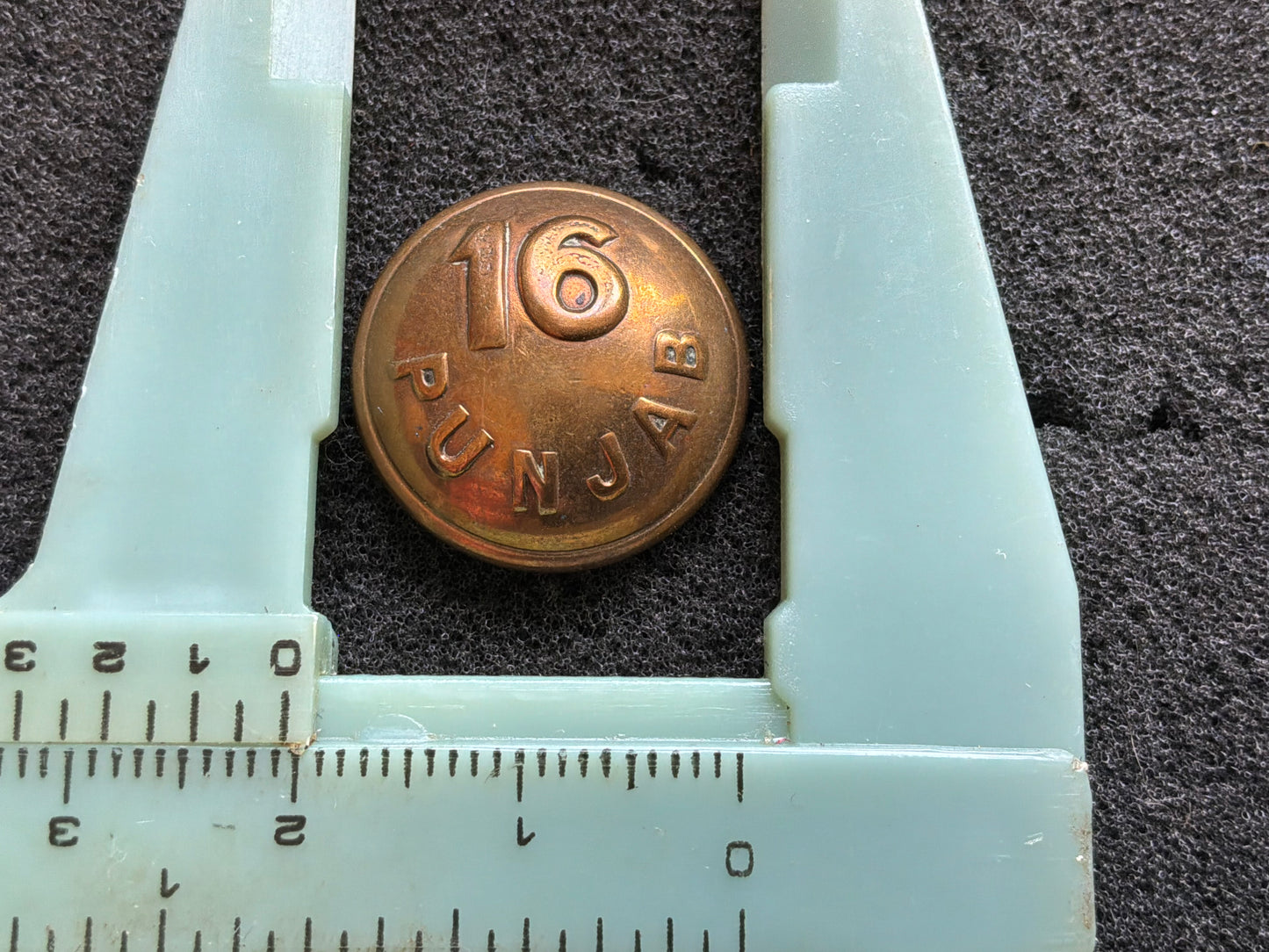 WW2 16th Punjab Regiment (1922-47) button.