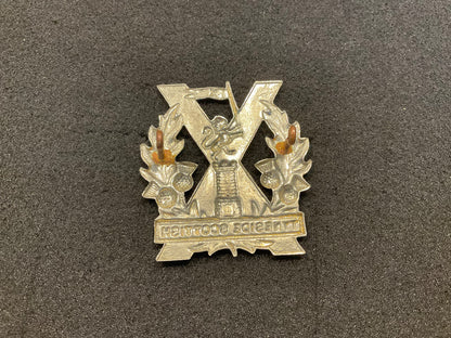 WW1 Tyneside Scottish glengarry badge, right leg raised.