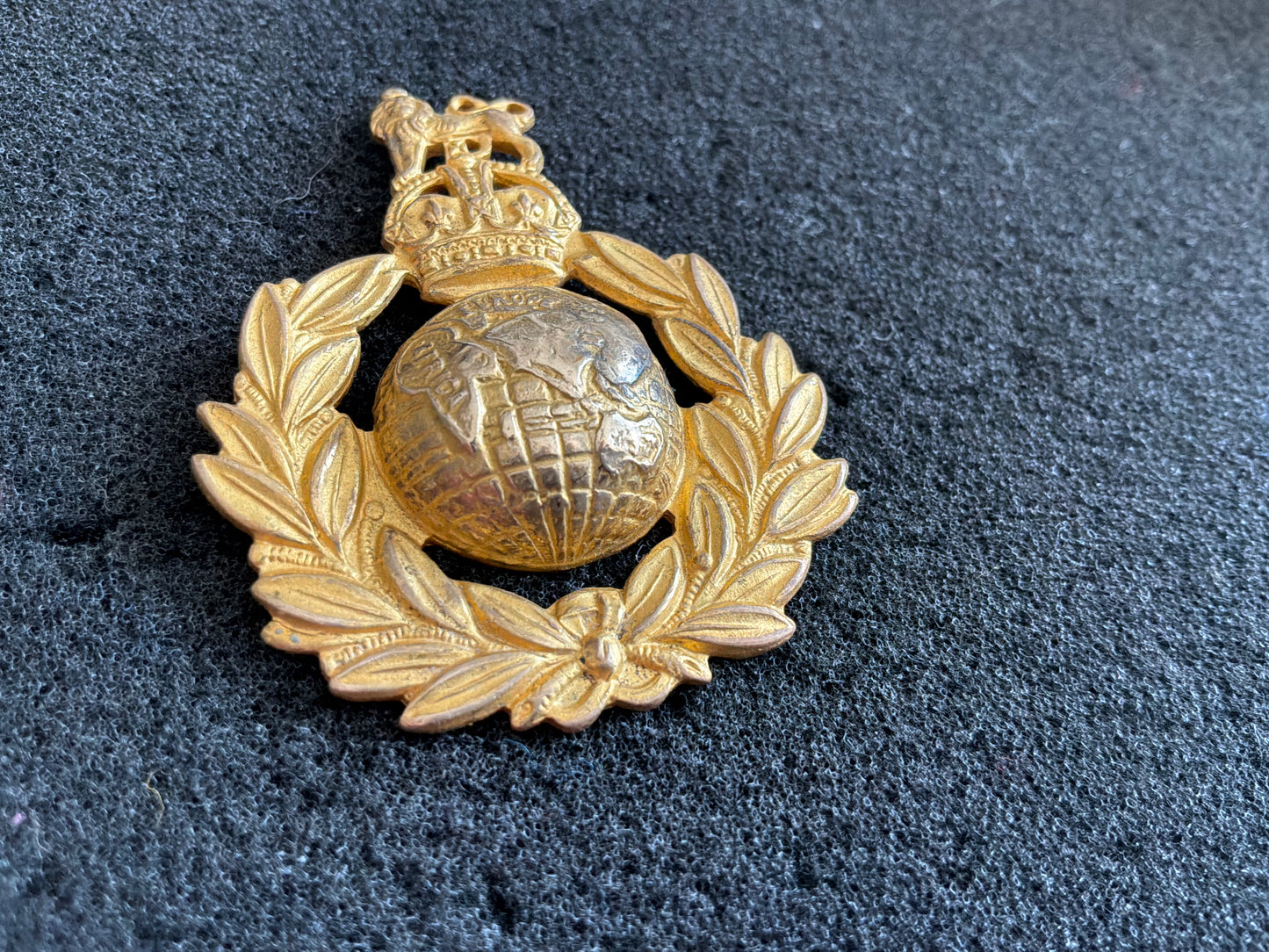 WW2 Royal Marines senior NCOs gilded brass cap/beret badge.