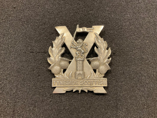 Tyneside Scottish Glengarry with full lion above tower.