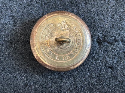 16th (Bedfordshire ) Regiment of foot large 25mm button.