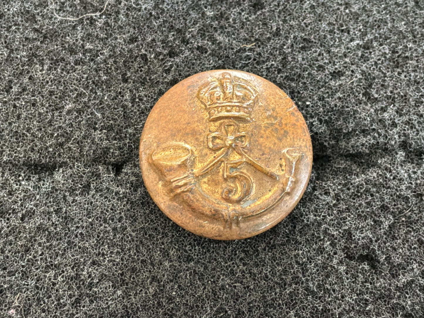 WW2 Indian Army 5th Light Infantry 1922-47 button