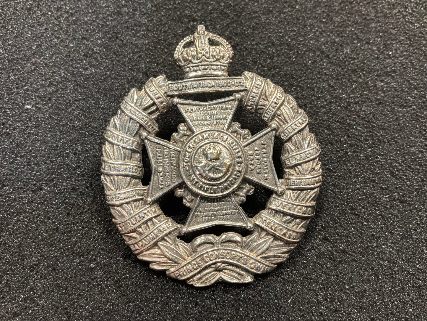 WW2 Tower Hamlets Rifles Officers/NCOs silver plated cap badge.