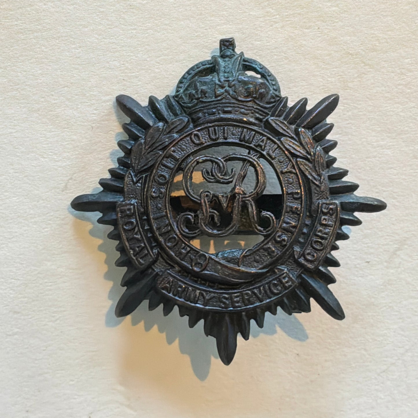 George V Royal Army Service Corps O.S.D cap badge (1918-36)