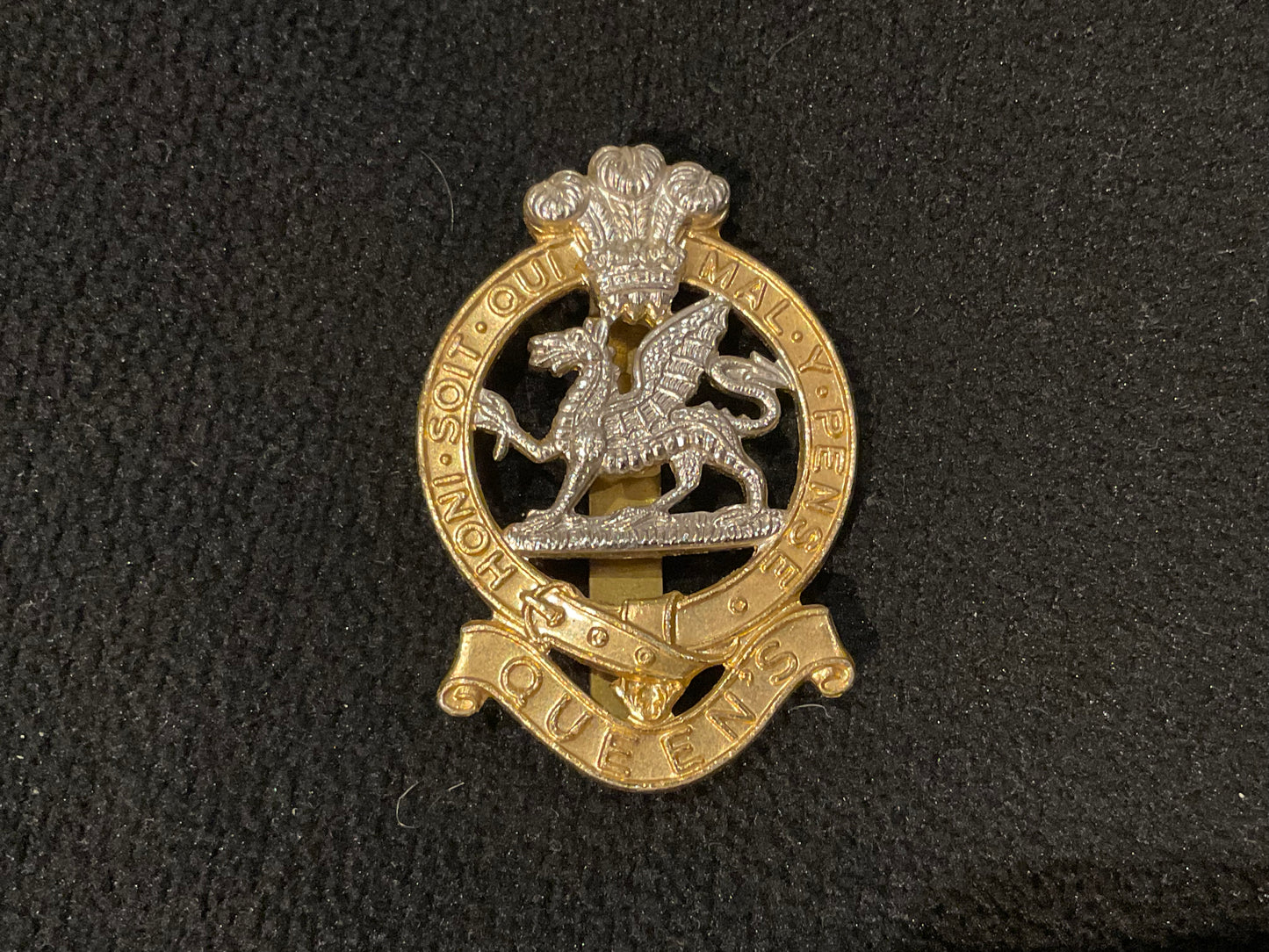 The Queens Regiment, early anodised cap badge with riveted brass slider