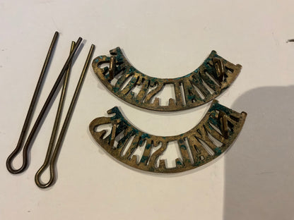 WW1/2 ROYAL SCOTS brass shoulder titles