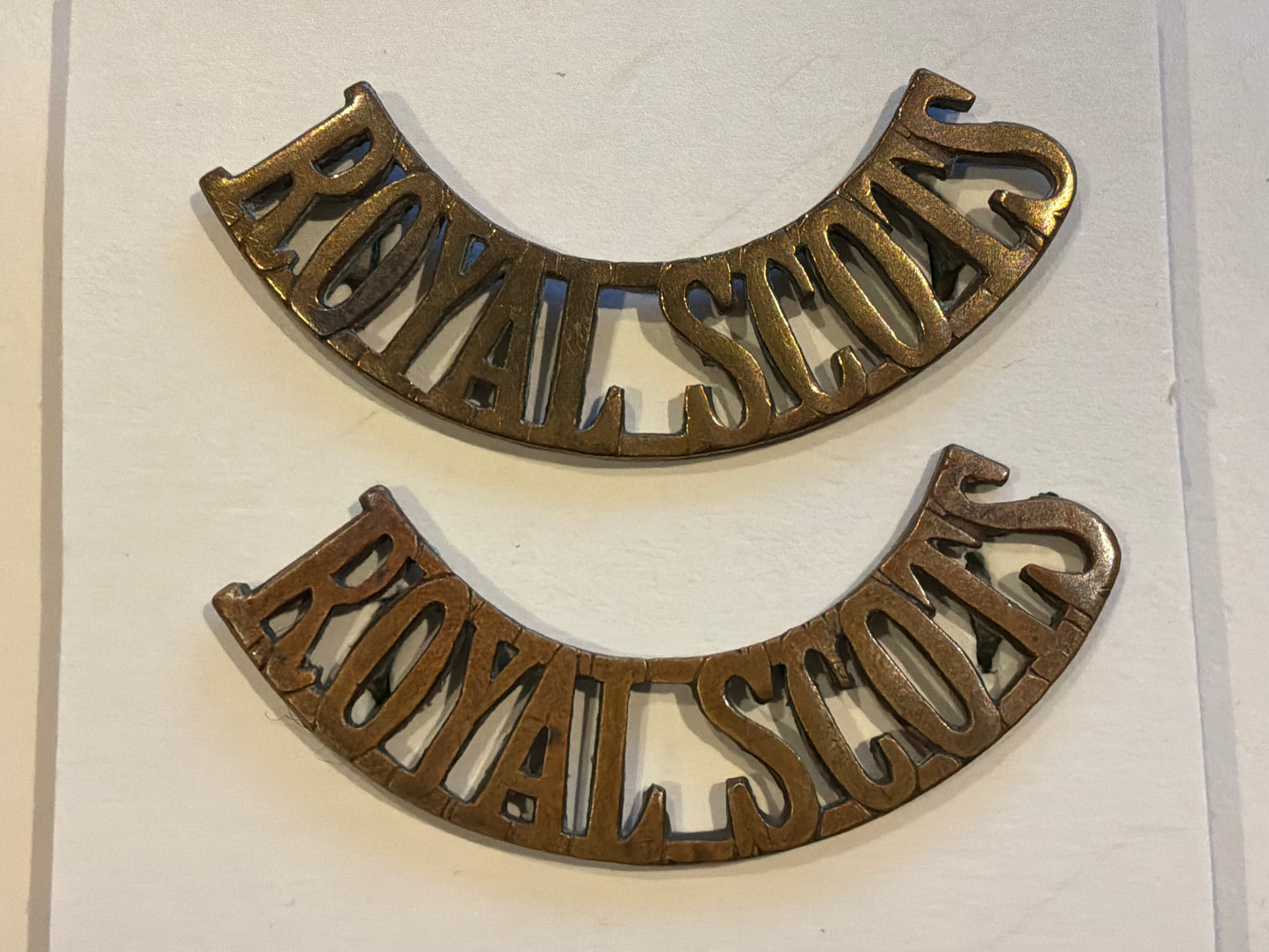 WW1/2 ROYAL SCOTS brass shoulder titles