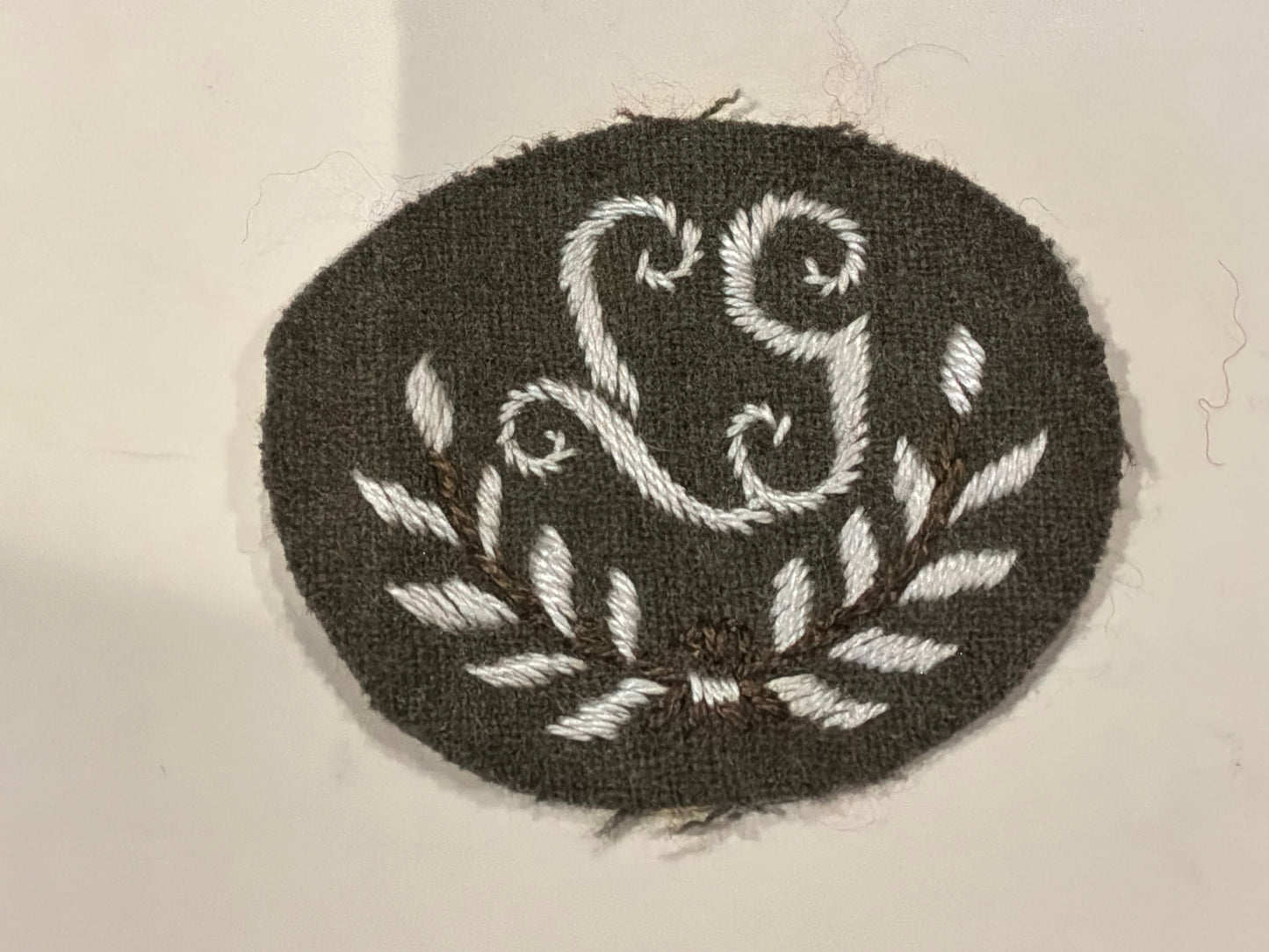 WW1 / WW2 Era Lewis Gunner (LG) Embroidered Cloth Arm Badge