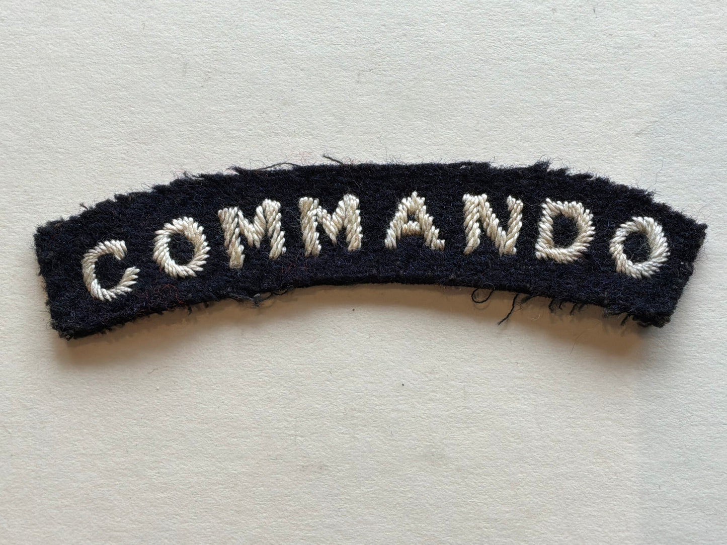 WW2 COMMANDO cloth shoulder title (White letters on dark blue)