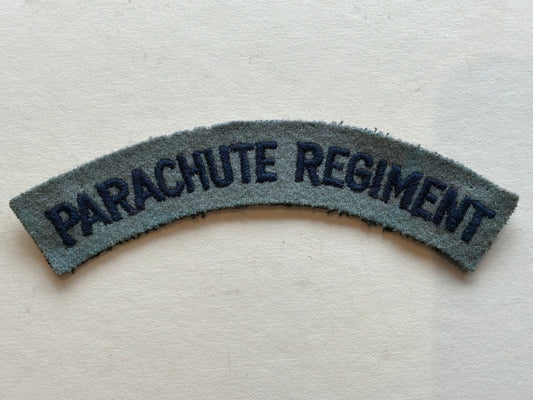British Parachute Regiment Embroidered Cloth Shoulder Title — WW2 Era