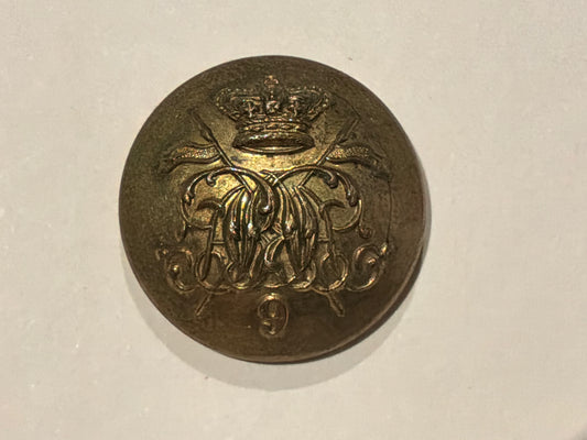 9th Queen’s Royal Lancers - Victorian Era, large 22mm officers gilt button.