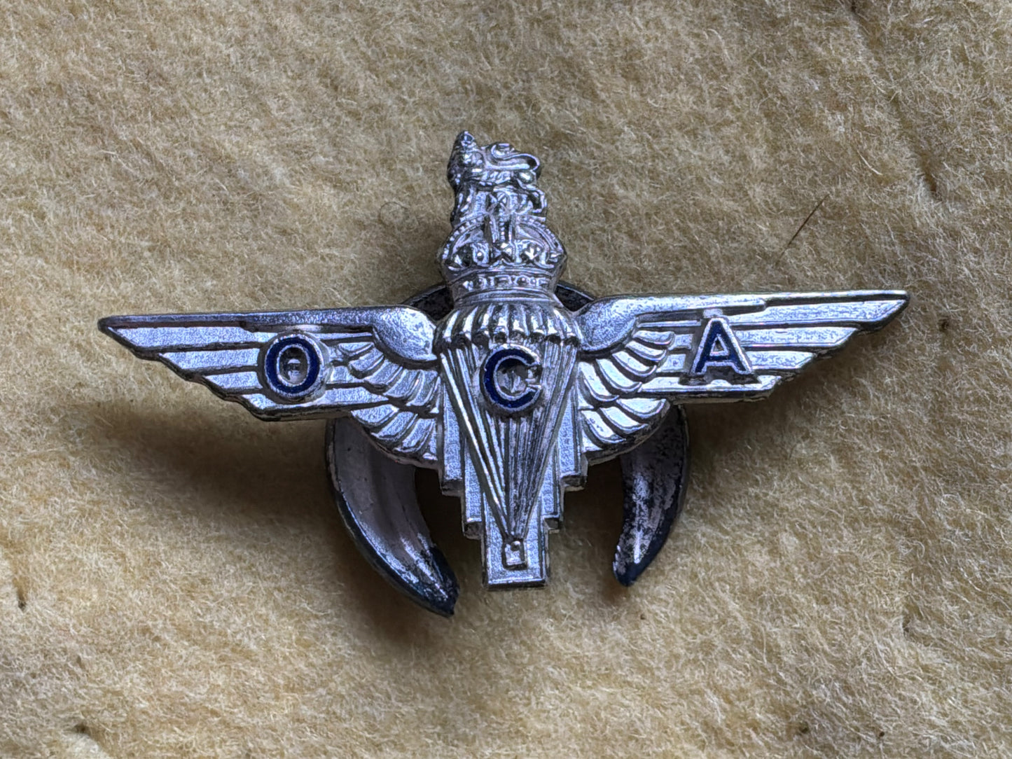 Original WW2-era Parachute Regiment Old Comrades Association (OCA) lapel badge.