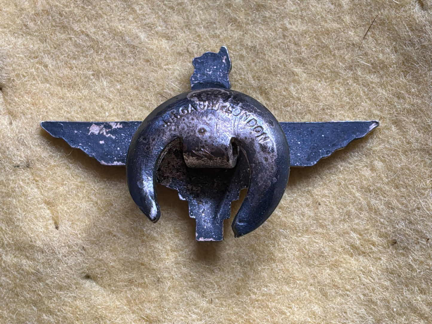 Original WW2-era Parachute Regiment Old Comrades Association (OCA) lapel badge.