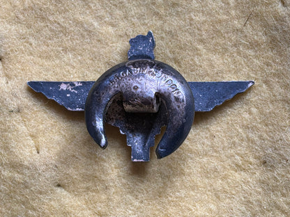 Original WW2-era Parachute Regiment Old Comrades Association (OCA) lapel badge.