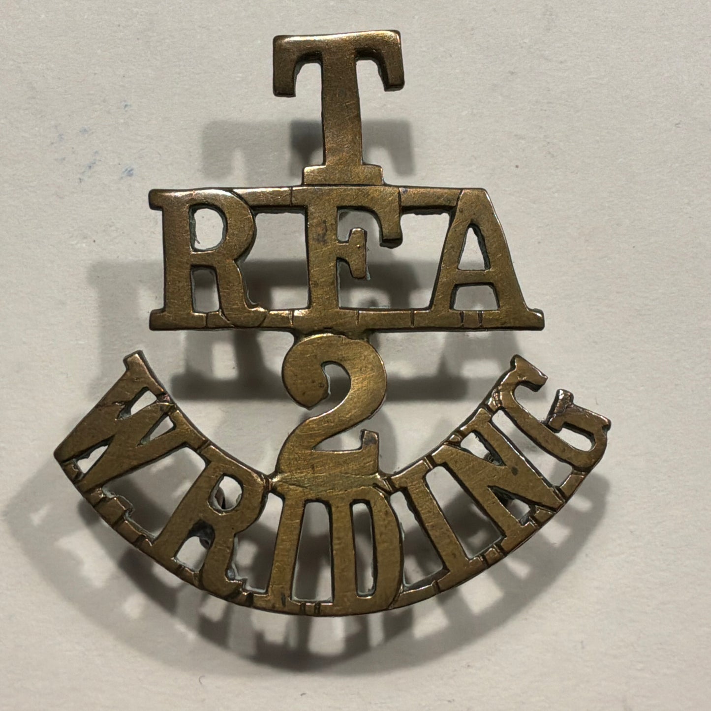 WW1 T/RFA/2/WEST RIDING brass shoulder title.