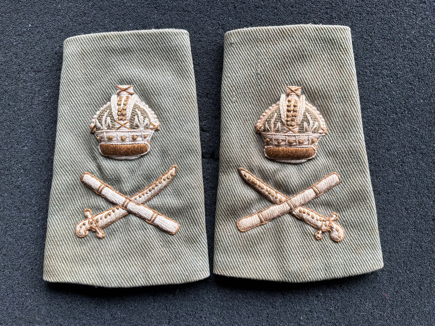 WW2 Lieutenant Generals tropical issue shoulder rank epaulettes.