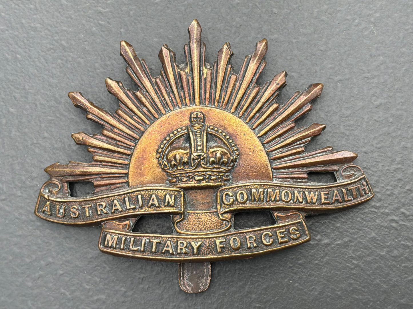 WW1 Australian Rising Sun cap badge by TIPTAFT with double stamp