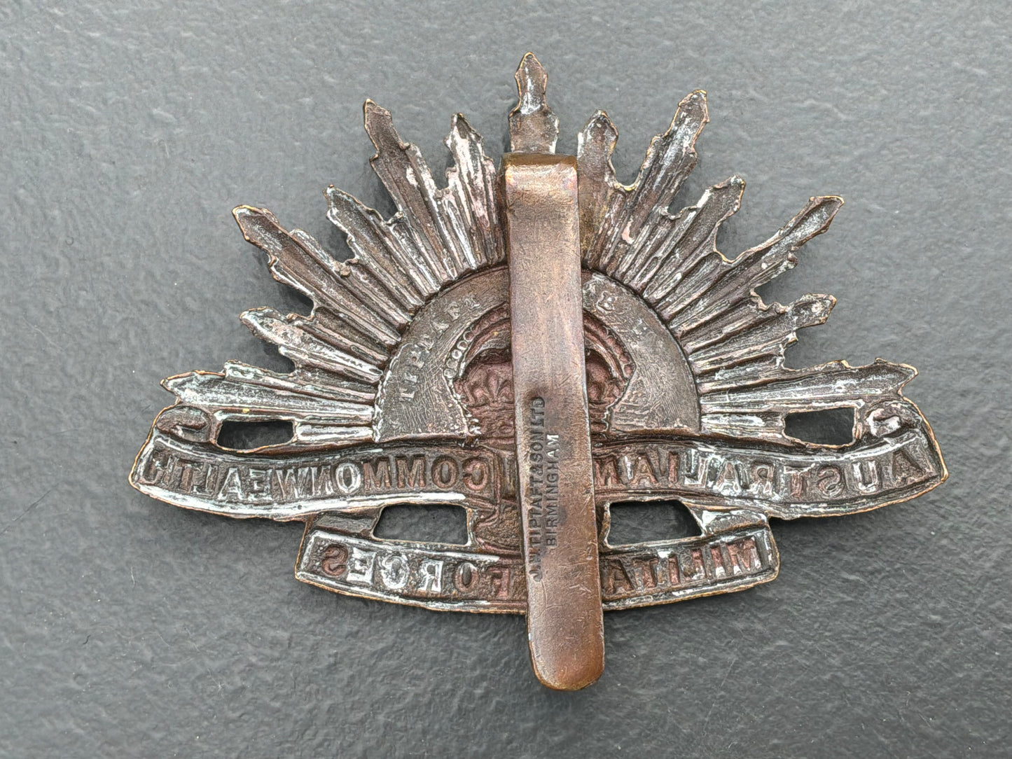 WW1 Australian Rising Sun cap badge by TIPTAFT with double stamp