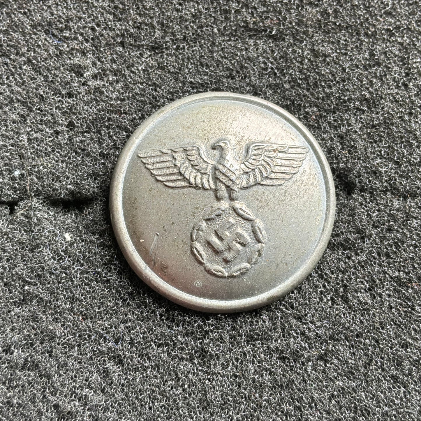 Third Reich uniform button, large 25mm size in zinc.