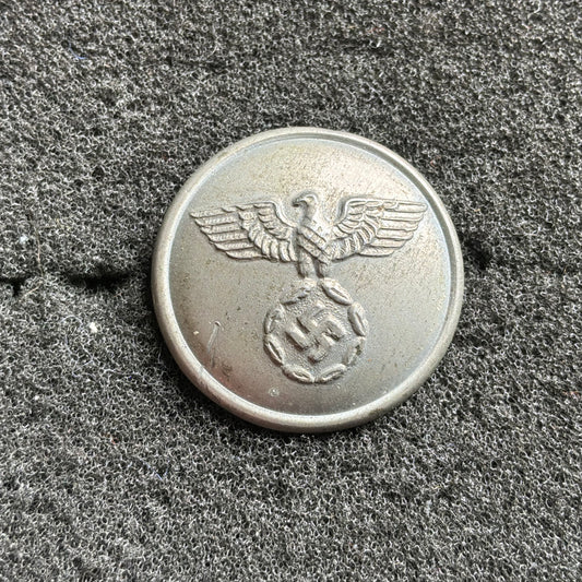 Third Reich uniform button, large 25mm size in zinc.