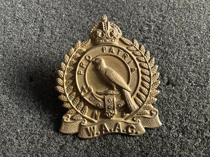 WW2 New Zealand Women's Auxiliary Army Corps (W.A.A.C) Cap Badge - Mayer & Kean