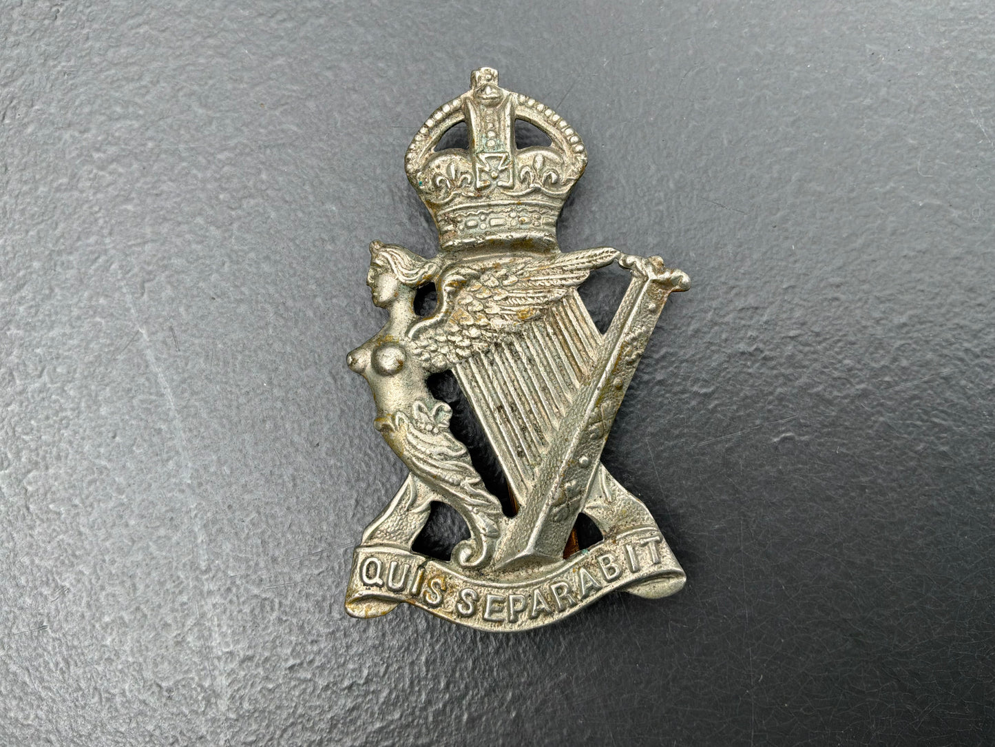 WW2 Royal Ulster Rifles w/m cap badge.