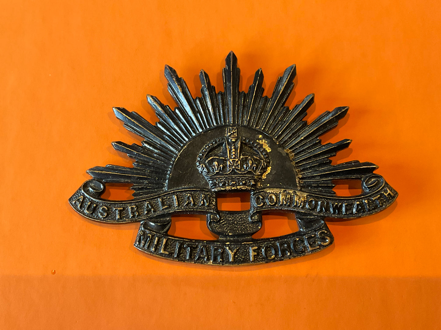 Rare WW1 Australian Rising Sun hat badge with rear blade fixings