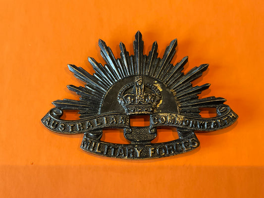 Rare WW1 Australian Rising Sun hat badge with rear blade fixings