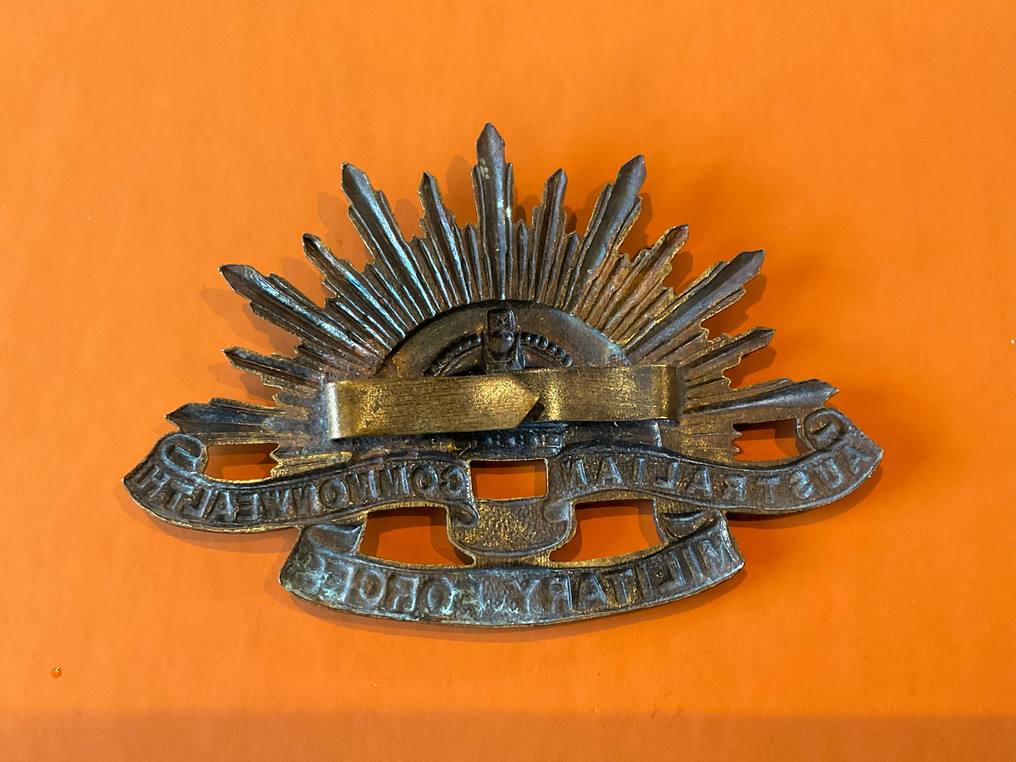 Rare WW1 Australian Rising Sun hat badge with rear blade fixings