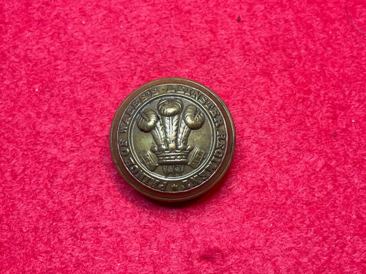Prince of Wales's Leinster Regiment button 1881-1922.