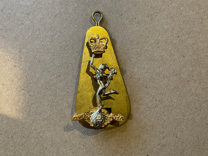 Q/C Royal Signals Corps 2 part bi-metal cap badge.