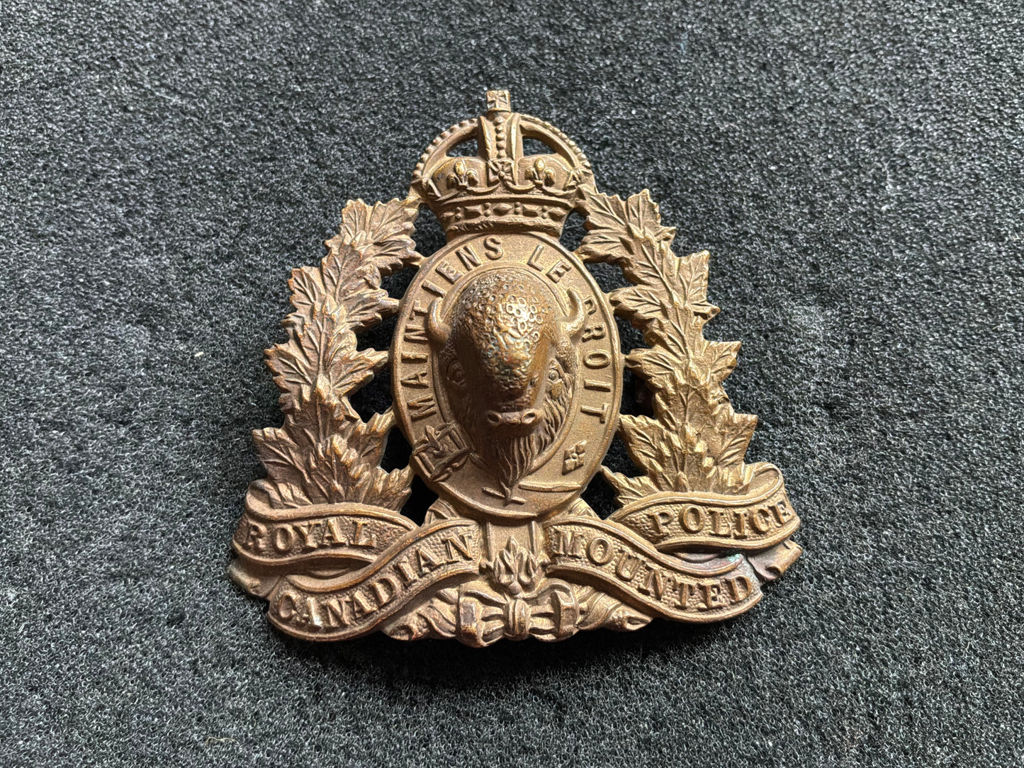 K/C Royal Canadian Mounted Police (RCMP) cap badge.