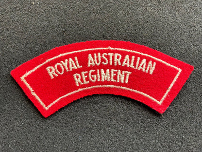 Royal Australia Regiment woolen bordered shoulder title.
