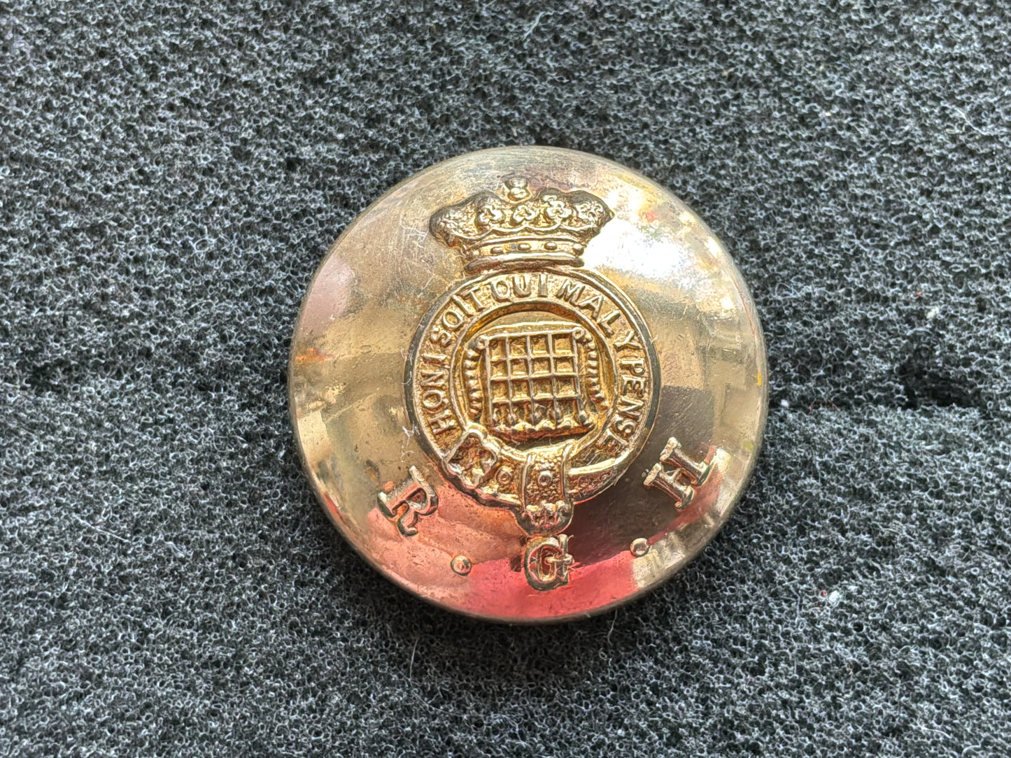 The Royal Gloucestershire Hussars button.