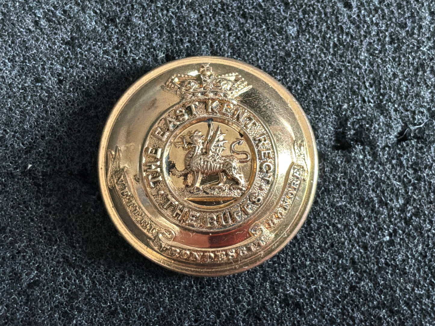 QVC The Buffs (East Kent Regiment) officers gilt button.